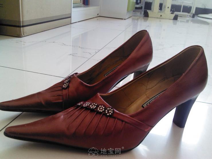 Used women leather shoes for sell
