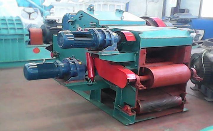 the主要产品除了定制剥树皮机流行的包括木材削片机,粉