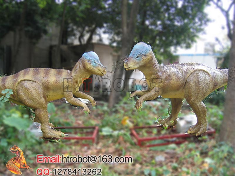 Оборудования парка атракционов едет динозавр 